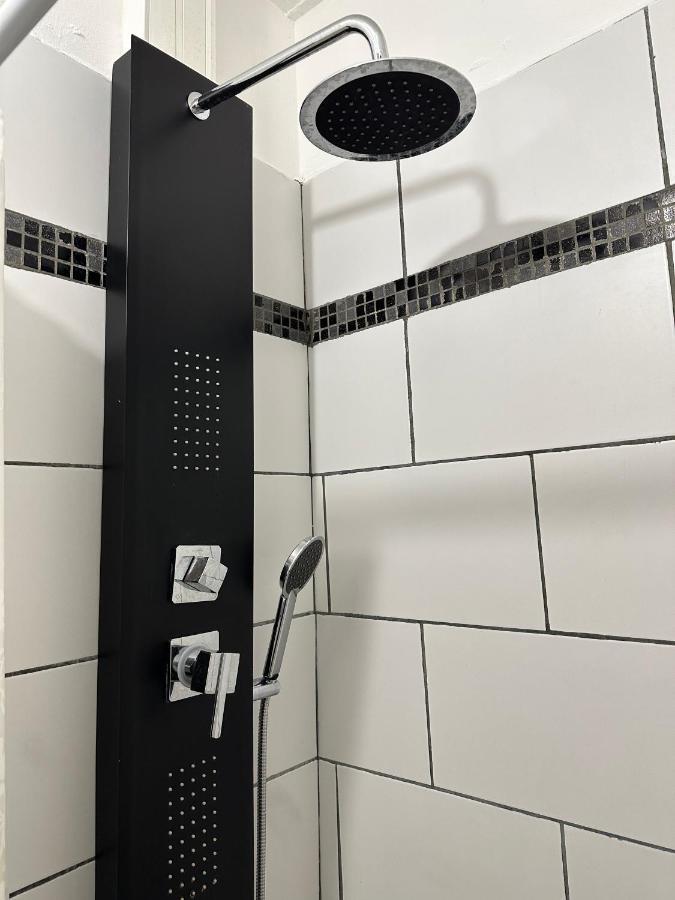 Azur Hotel 圣丹尼斯 外观 照片
